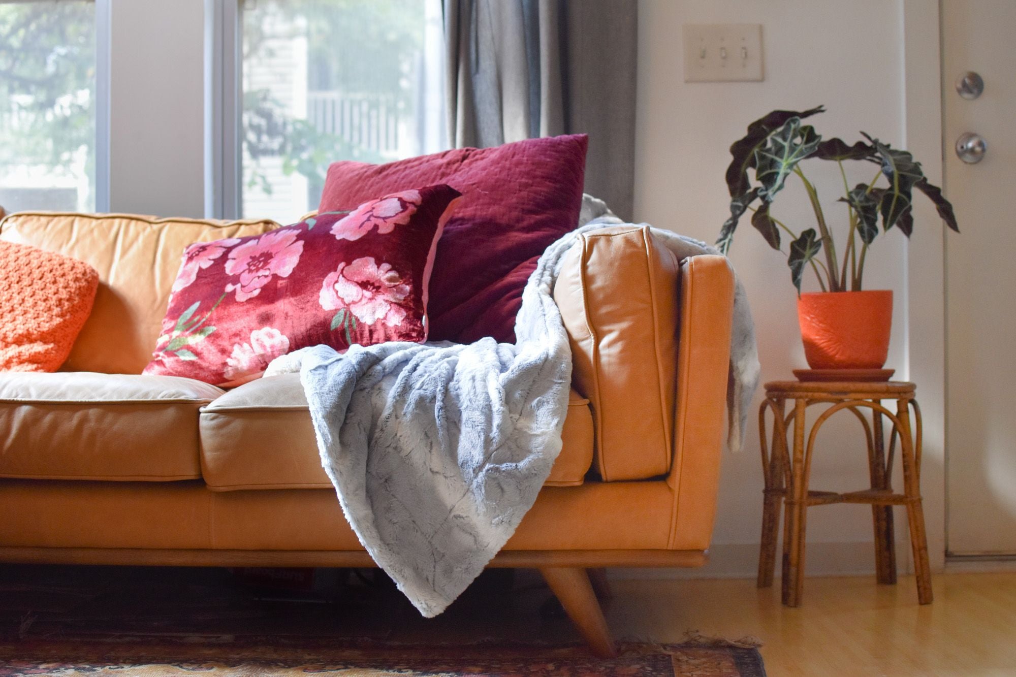 Comment décorer et accessoiriser son canapé ?