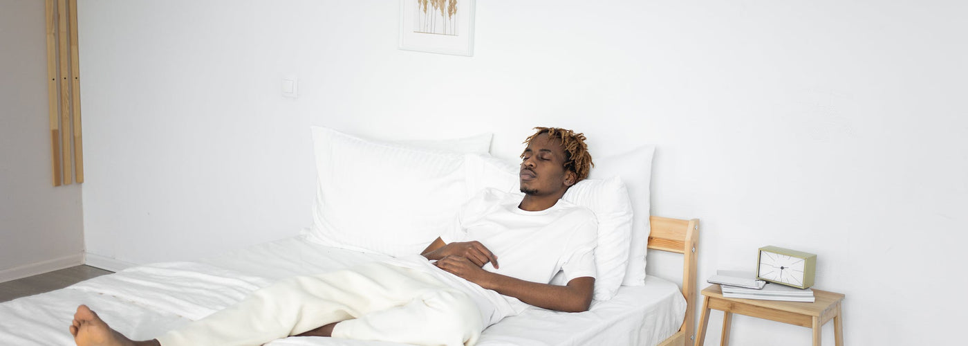 Dormir sur le dos : avantages et inconvénients