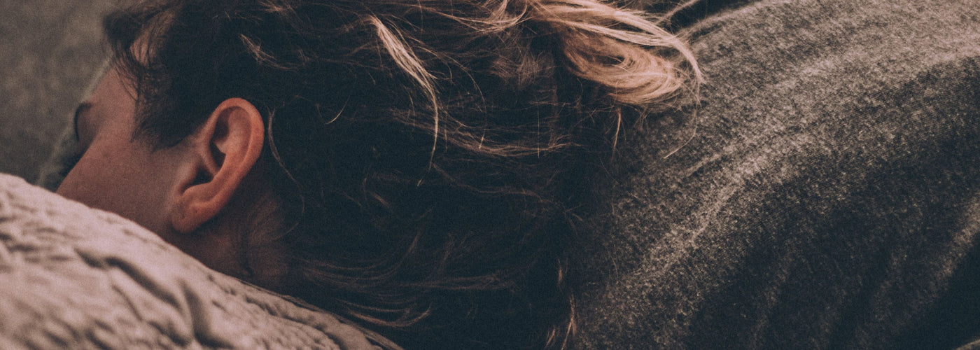 femme-dormir-lit