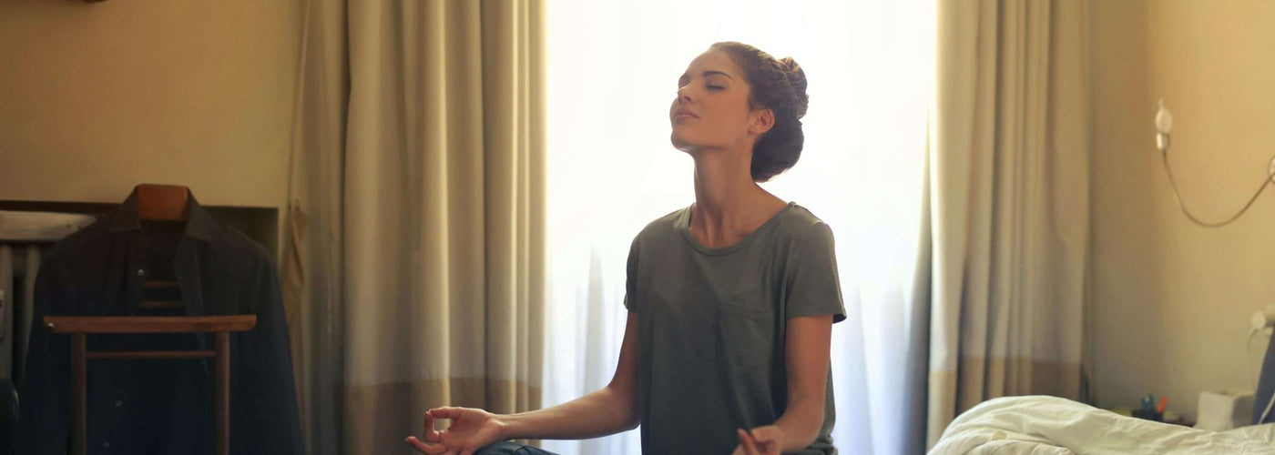 Gorge sèche au réveil : causes et solutions pour la soulager !