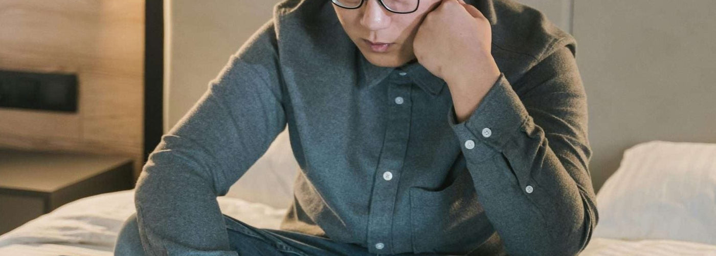 Bouche sèche la nuit : que faire pour rétablir l’équilibre ? (causes, symptômes et solutions)